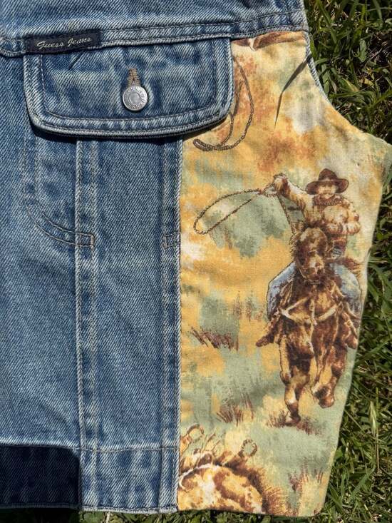 Vintage Guess Jeans Denim Vest with Cowboy Tapestry Panels Size XL - Picture 5 of 9